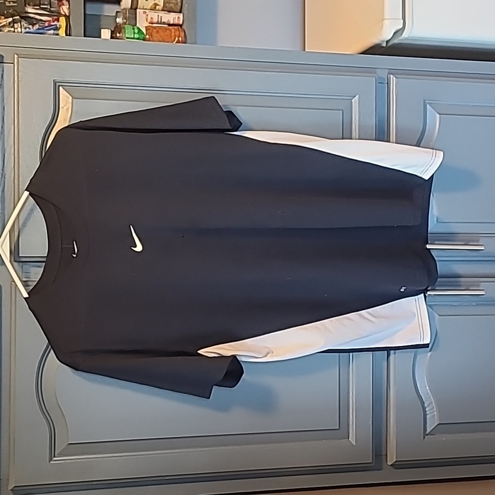 2 pc Nike tee shirts. One navy and white. Other black - Picture 9 of 16